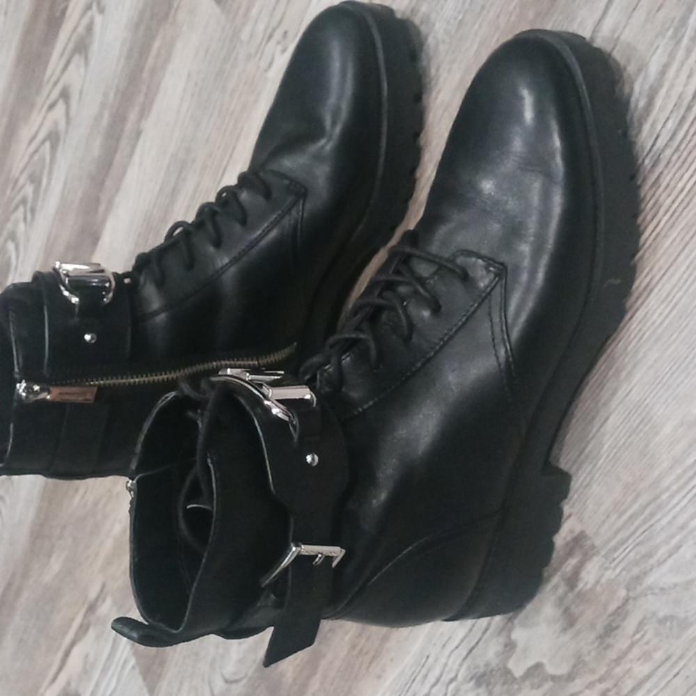 Michael Kors Women's Black Leather Ankle Boots Lace Up Moto Combat Size 8.5 - Picture 4 of 16